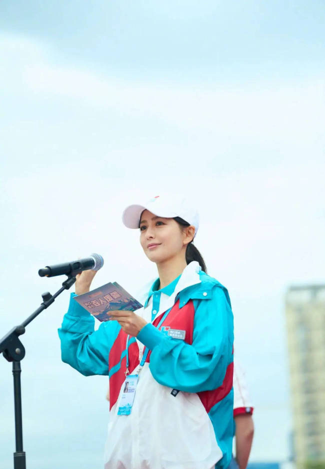 佟丽娅谈跟韩红回家乡做公益感受：充满感动与力量