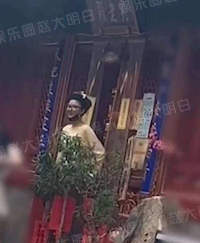 孔雪儿否认去月老殿求姻缘：我去的是火神庙