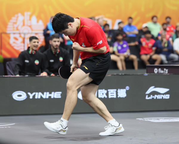 龙辉配资 关键时刻掉链子，梁靖崑2-3不敌张本智和，男团半决赛国乒0-1日本